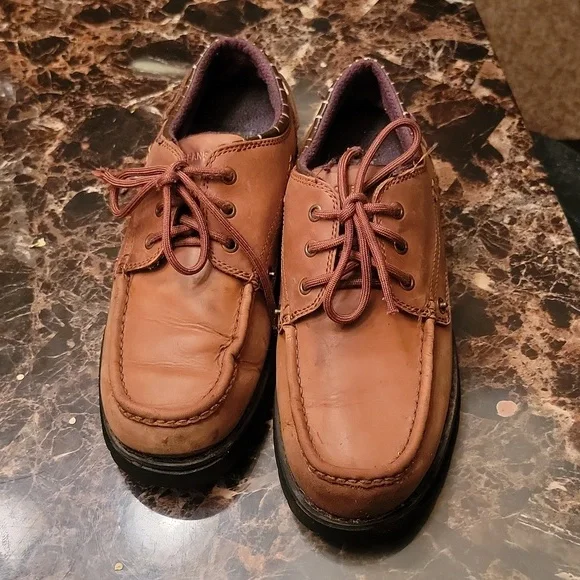 Shoes - Picture 2 of 4